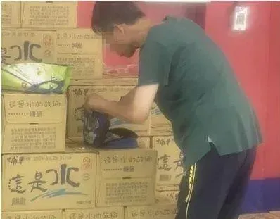 「犀利哥」竹東版！ 帥乞丐「1人1百」口袋滿滿爽當大富翁　竟還是有房階級