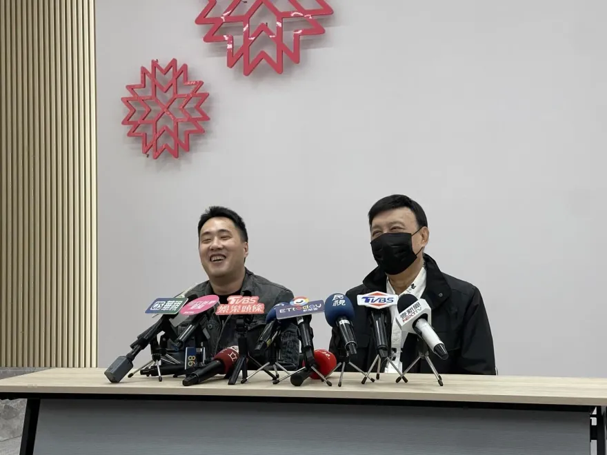余祥銓見「小元寶」激動落淚　剪臍帶驚喜變驚嚇：像脆腸