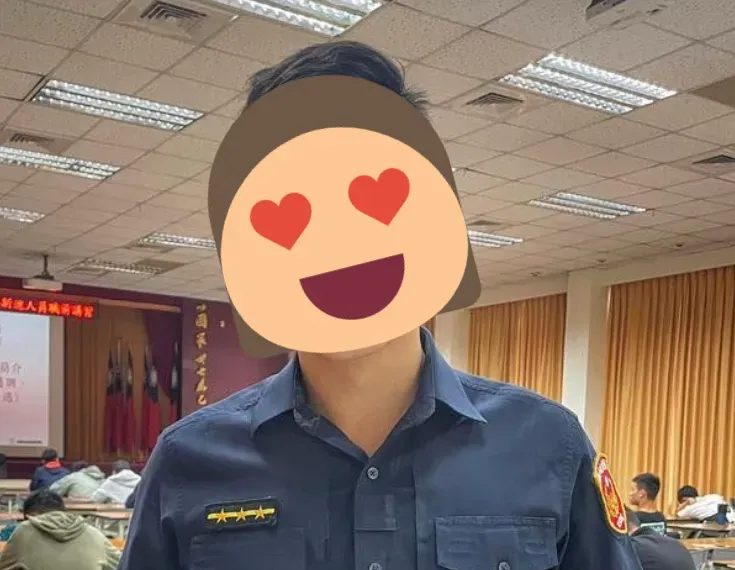 高雄天菜帥警再+1！ 迷人笑容帥爛一票人　暴動喊：我想自首