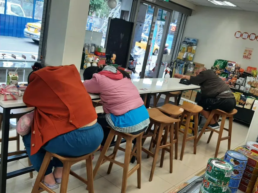 台灣超商奇景超震驚！　德國記者笑「咖啡沒咖啡因」...網曝背後暖心故事