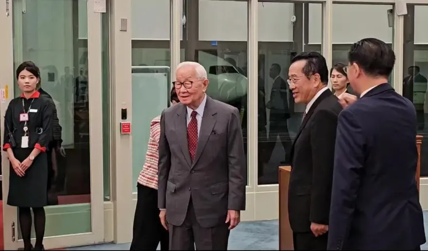 快訊/張忠謀起飛赴APEC！曝將傳達4訊息「談半導體說了3個字」