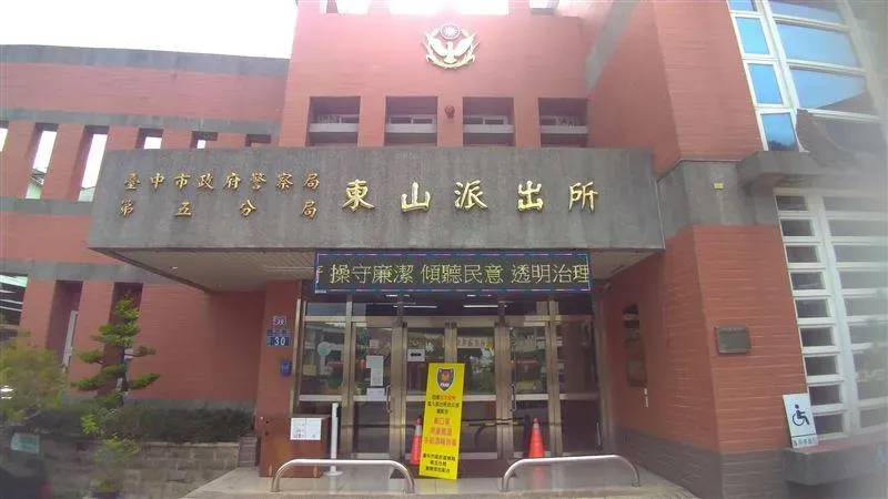 台中男持魚刀衝派出所喊「搶劫」　3員警當場制伏下場曝光