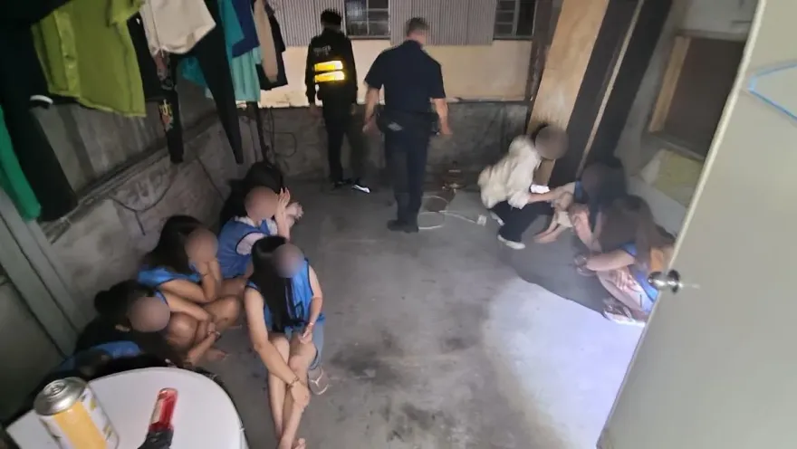 封街剿極樂天堂！半世紀「豐原後菜園」沒了　3國14辣腿妹排排坐