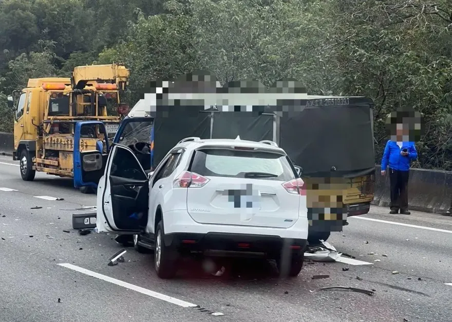 快訊/國1北上苗栗三義段驚傳3車追尾車禍！小貨車乘客慘遭撞飛送醫不治