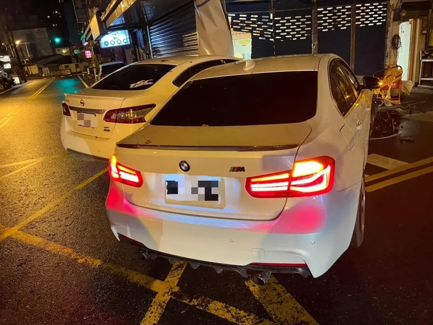 影/高速撞擊瞬間！2個月前才出事　羅東夜市同路口2車擦撞險衝進店