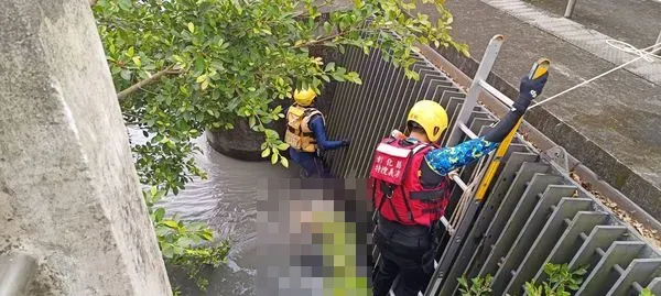 快訊/彰化八堡圳公園驚見女浮屍　手臂有刺青身分確認中
