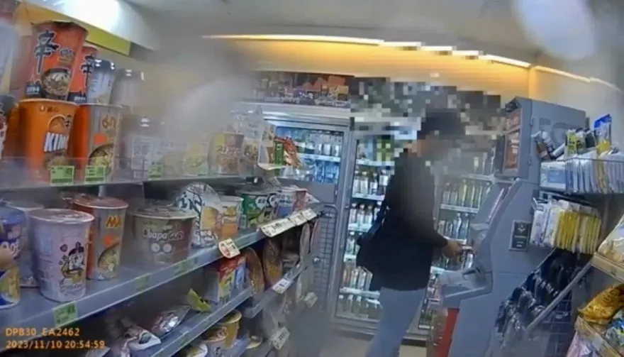 影/超商ATM 鬼祟領錢太可疑　警員全程目擊蒐證戳破車手謊言