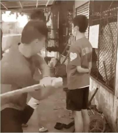 屏東校園霸凌畫面曝光！集體拿棍、毆打男學生