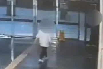 驚悚畫面曝！「8刀」女大生竟把自己塞進板橋車站置物櫃　凌晨「出櫃」追砍保全