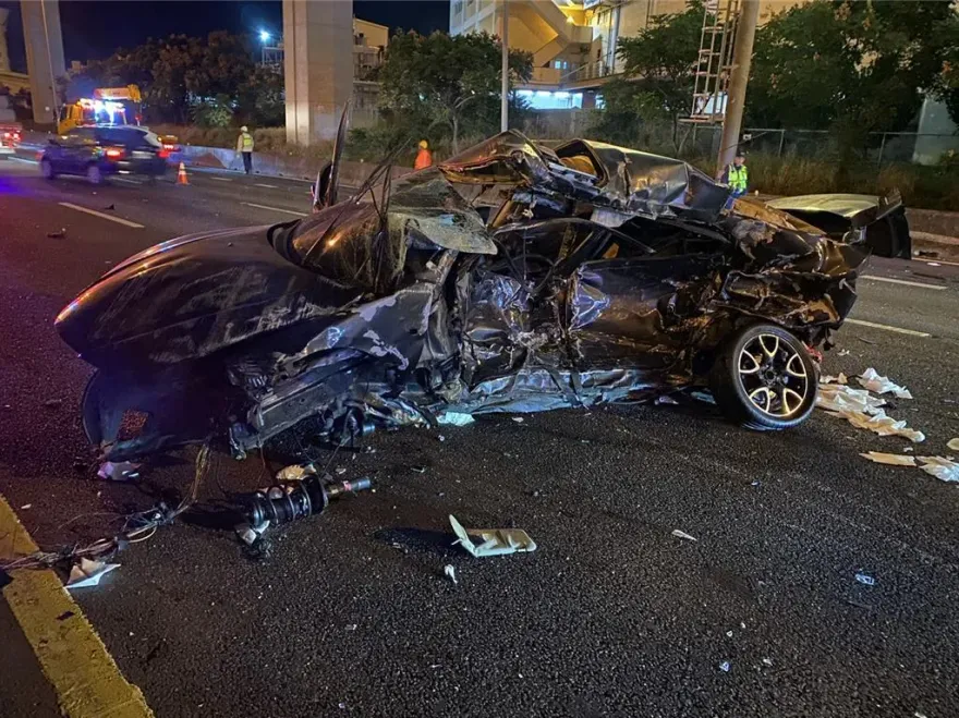 國1內壢段凌晨「3車追撞」！車輛變形扁成一片　2人僅輕傷