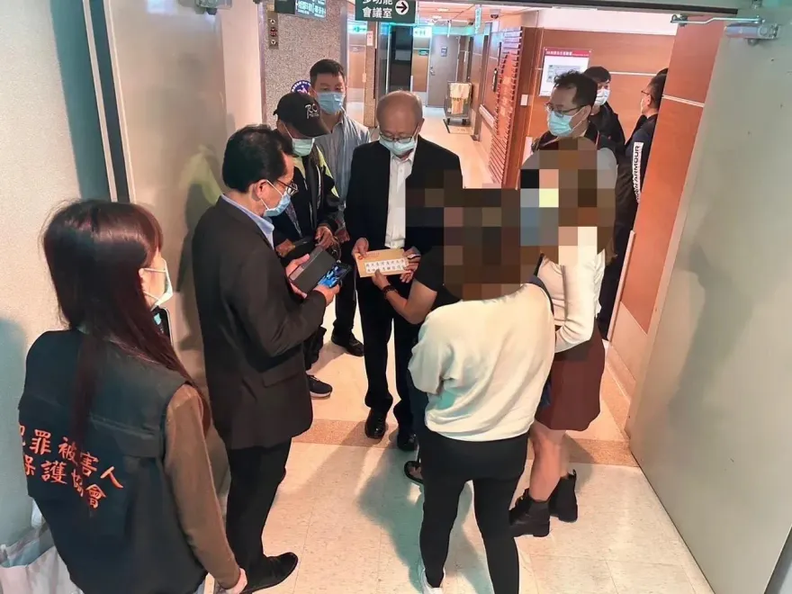 「剩骨灰回來」！馬國男大生異鄉遭刺死　媽崩潰、網：台灣好危險