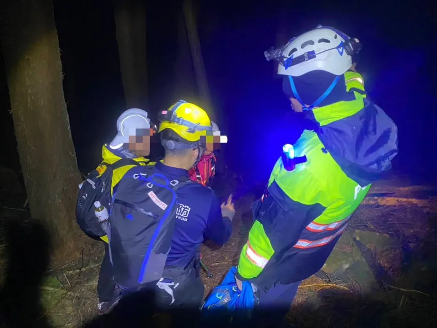 夫妻挑戰阿里山塔特古道迷途...又遇冷氣團　竹崎警即刻救援