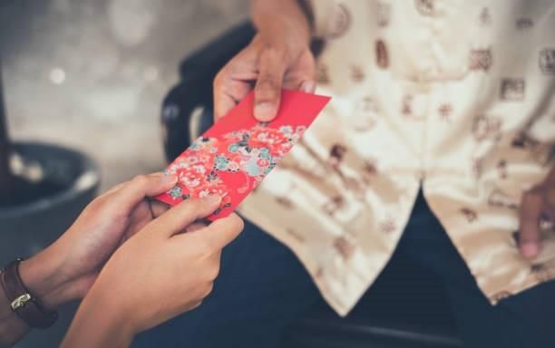 進門就被「家規」要求給紅包　她發現被騙仍乖送…見婆婆真面目切心