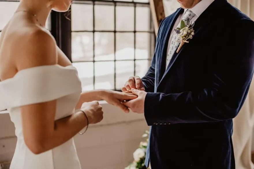 結婚10萬有找、蜜月也AA！人夫還怨「什麼都沒得到」　網搖頭：簽一簽了