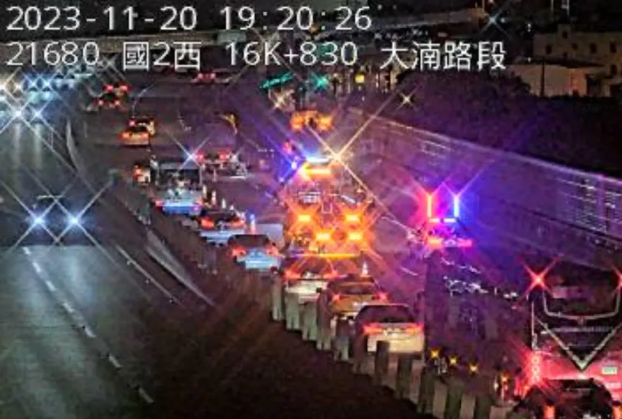 快訊/國道2號5車追撞塞爆　回堵5公里時速只剩5KM