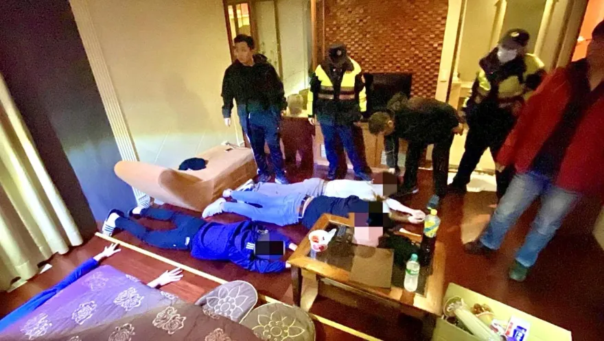 影/黑吃黑！A走詐騙贓款3百萬遭擄　屏東押到新北八里警逮4人