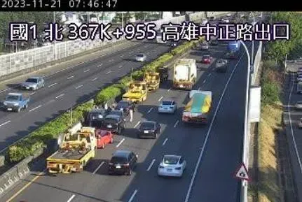 快訊/國1北向高雄中正段「5車連撞」！　佔用內側車道請小心通行