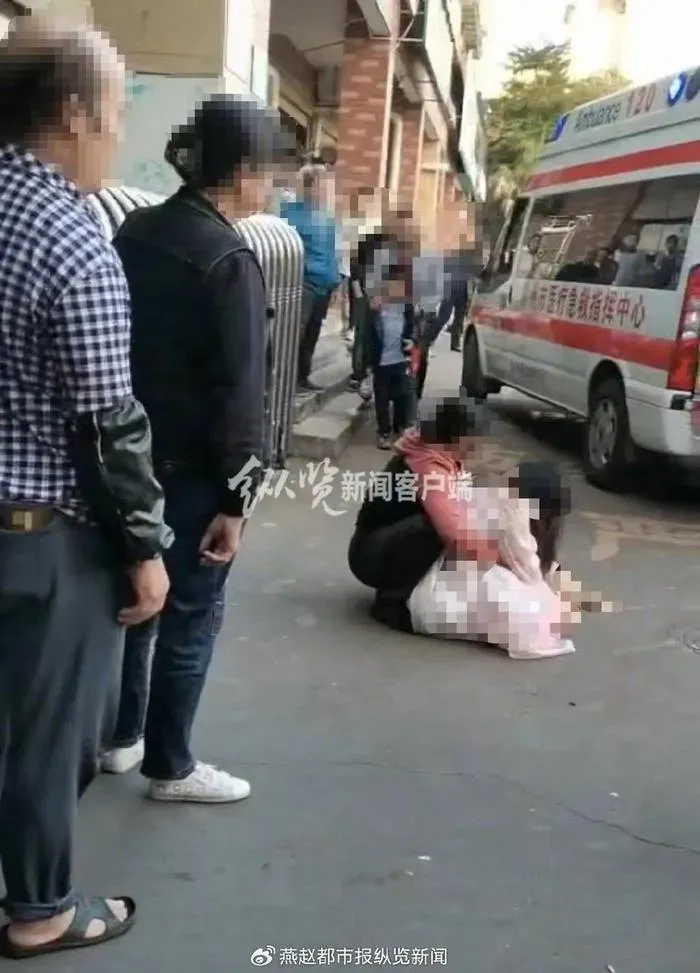兇手也是學生！高三女遭捅命危「全身血倒地」　家屬盼捐款救援