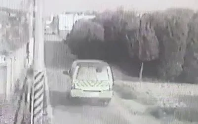 快訊/撞擊瞬間！彰化娃娃車遭BMW追尾路口監視器影片曝光