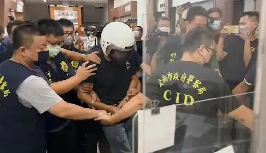 台南殺警案宣判/鱷魚的眼淚？兇手林信吾曾當庭道歉　凃明誠二姊崩潰痛斥「閉嘴」