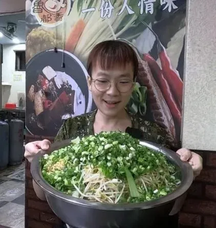 大胃王YTR基隆滷味店驗證「都市傳說」！網友直呼：看到有恐懼感
