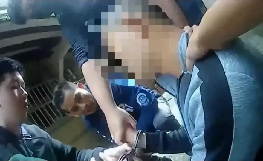 影/被騙百萬再付90萬才能出金　警扮魚販逮2車手扣槍毒、3百萬贓款