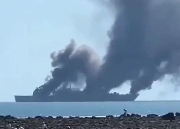 火燒艦？陸071登陸艦「龍虎山號」濃煙沖天　真相曝...是防火演習啦