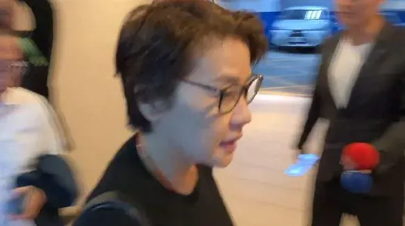 快訊/柯文哲、黃珊珊和「他」均抵君悅酒店　現場民眾喊：侯友宜選總統
