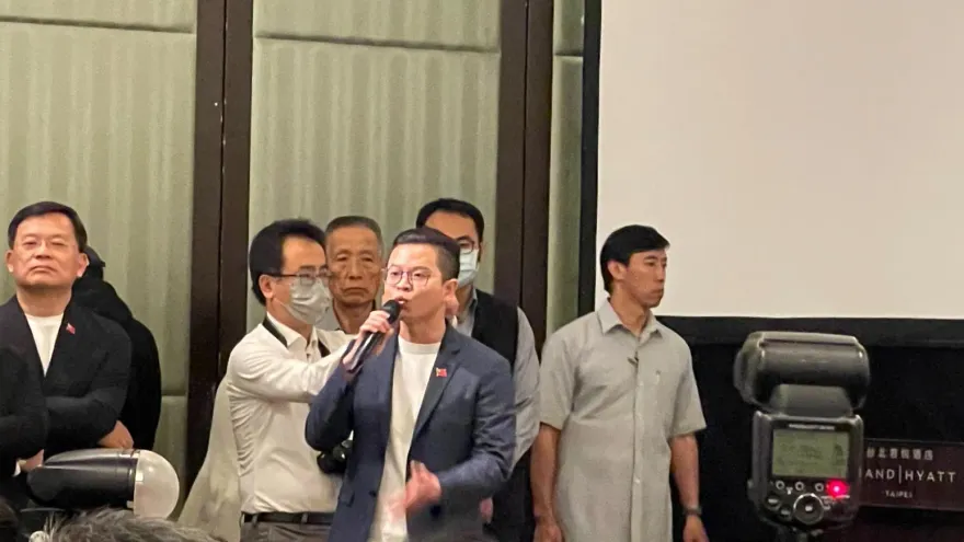 快訊/侯友宜君悅等柯文哲爆衝突！黃士修怒嗆凌濤：沒收你麥克風