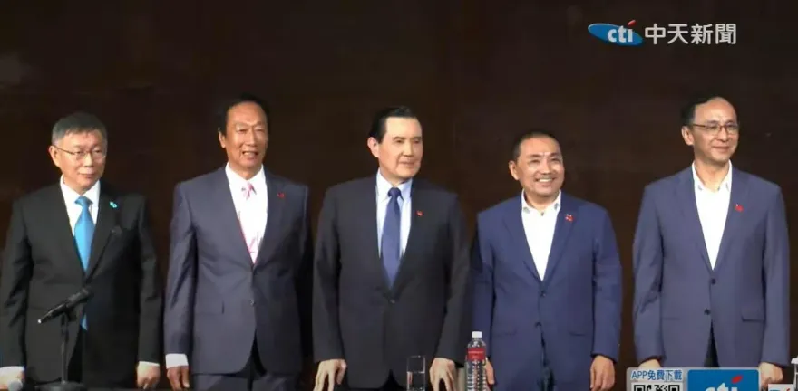 選戰已經往前走　柯文哲還在糾結藍白合　媒體人嘆一句