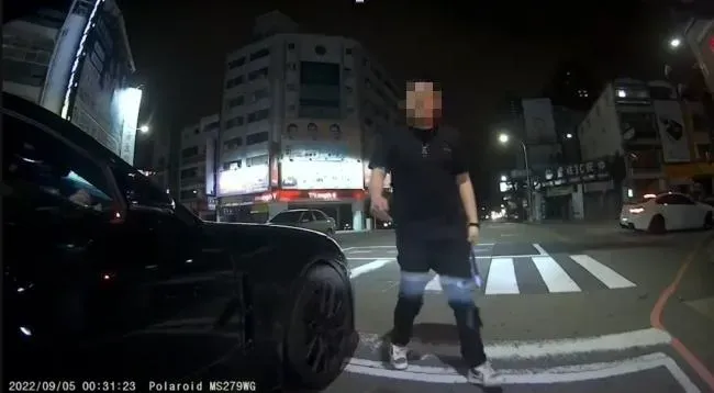 有偵辦？台中行車糾紛遭球棒隊威嚇　警查一年沒下文…將議處承辦警