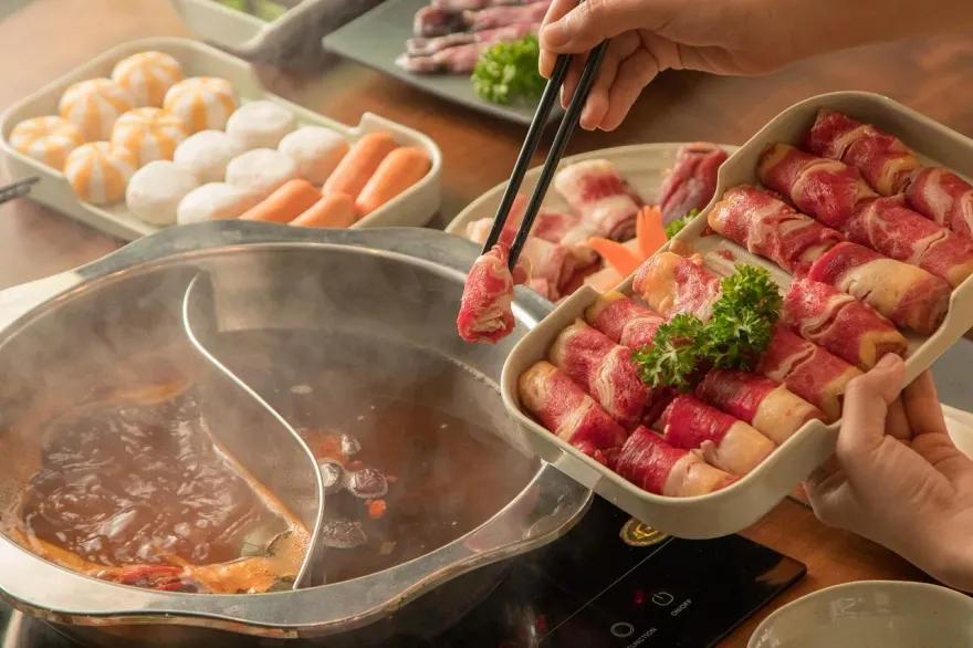 火鍋店用餐拍照打卡「露出點餐碼」　她被加菜「9990份蝦滑」險失190萬
