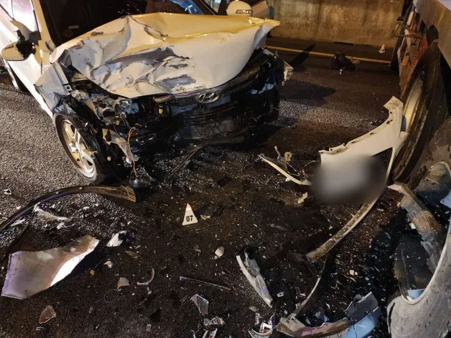 影/大貨車運將精神不濟　國1桃園段3車追撞「車頭全毀」釀1死