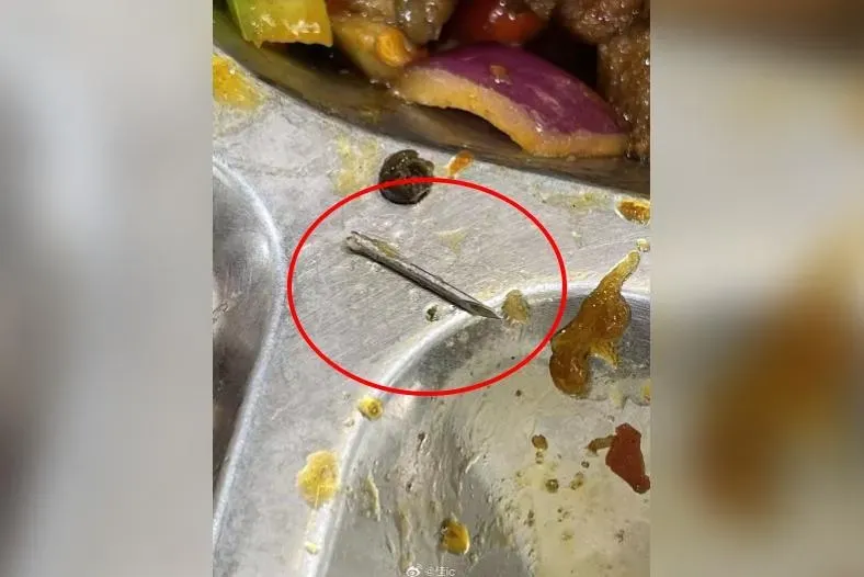嚇！上海交大學生餐廳「飯菜驚現針頭」　校方：豬打疫苗鬧脾氣「斷在裡面」