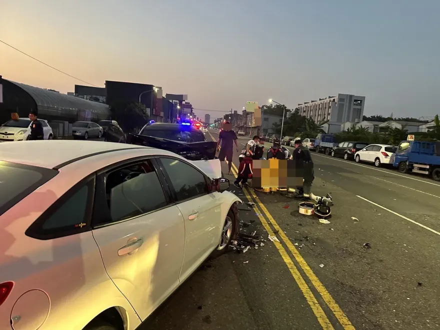 影/高雄轎車對撞！40歲男逆向衝進快車道　害對向駕駛命危送醫