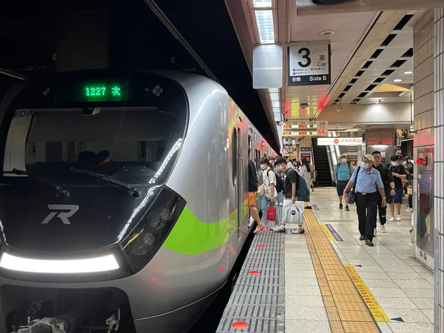 元旦連假「台鐵運量破80萬人」！　12/1「開放搶票」