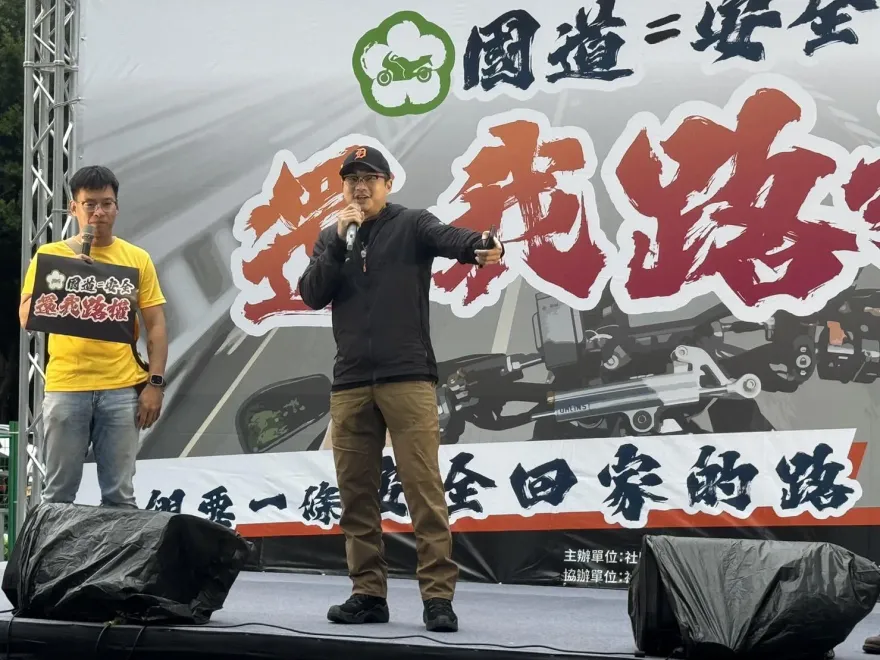 影/《山道猴子》原創也來了！聲援重機包圍交通部　批：兩段式左轉愚蠢