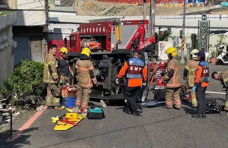 廂型車突滑動！台南嬤手擋遭輾喪命　3歲孫女胸痛送醫