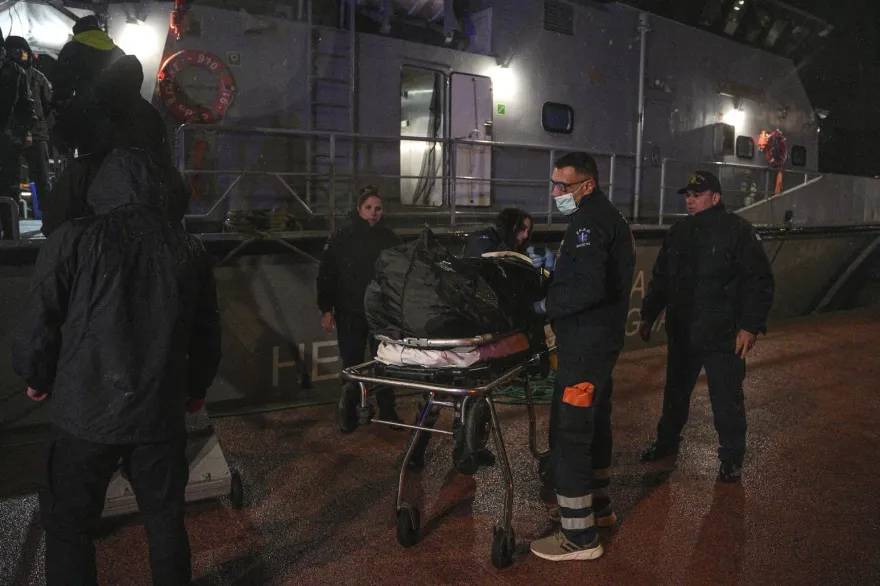 愛琴海貨輪故障遭強風吹沉　船上14人1死1獲救、12人消失大海中