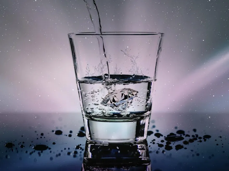 獨家/體內鬧水荒？網傳「手指一招」可測出　醫證實：看口腔黏膜就可以