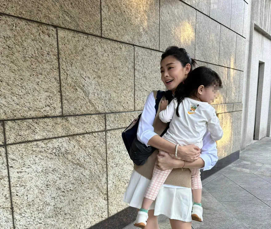 女星2歲女兒感染「腺病毒」！發燒4天爆7症狀「無疫苗特效藥」