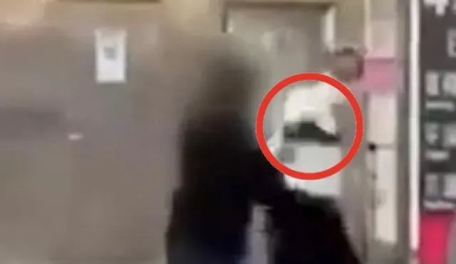 影/北車驚現「七大武器之一」鬥毆！阿北想先上車後補票被拒　怒拔拖鞋打人