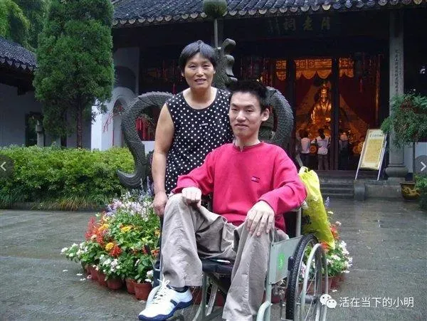 曾獲封「最美殘疾人」！陸漸凍症網紅卓君逝世　享年40歲