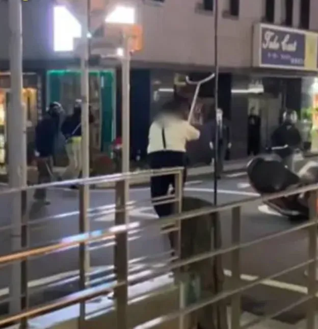 影/珠寶店遭搶！店員化身三國猛將　持「奇門兵器」猛K三搶匪