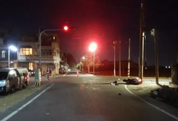 嘉義死亡車禍！轎車機車撞成一團　女大生「頭部重創」搶救無效