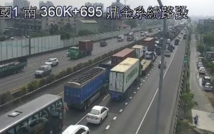 快訊/國1鼎金系統「3大車追撞」！疑未注意前方狀況　統聯撞前車5傷