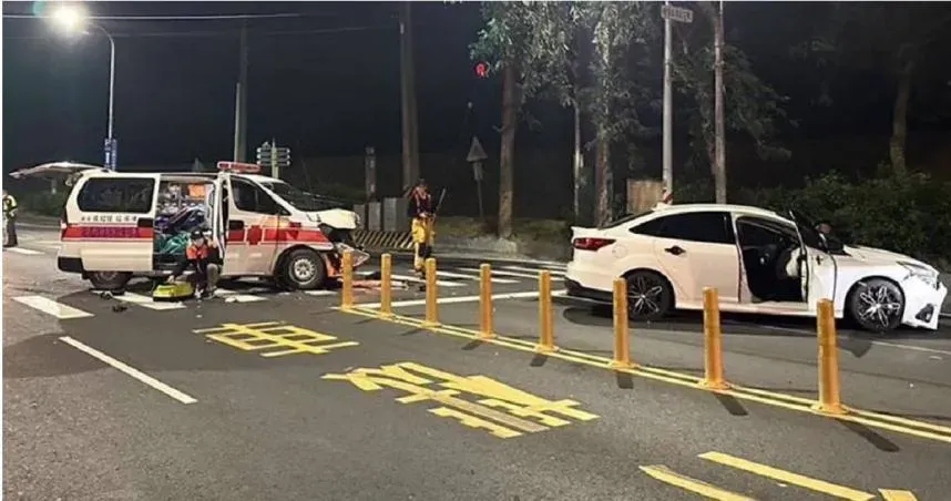 菩薩保佑！高雄救護車路口車禍　幸傷患未受到更嚴重傷害
