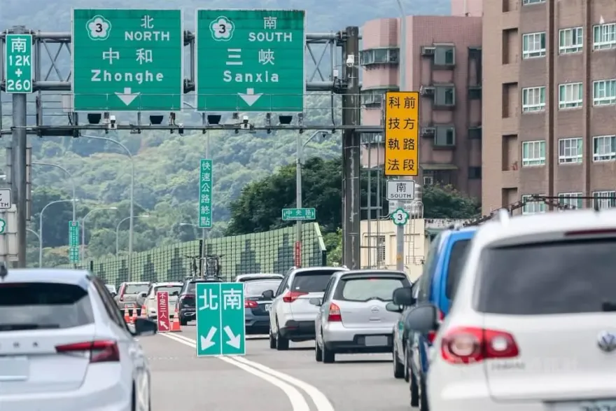 元旦連假國道「免收費」時段看這！高公局估12/30車最多