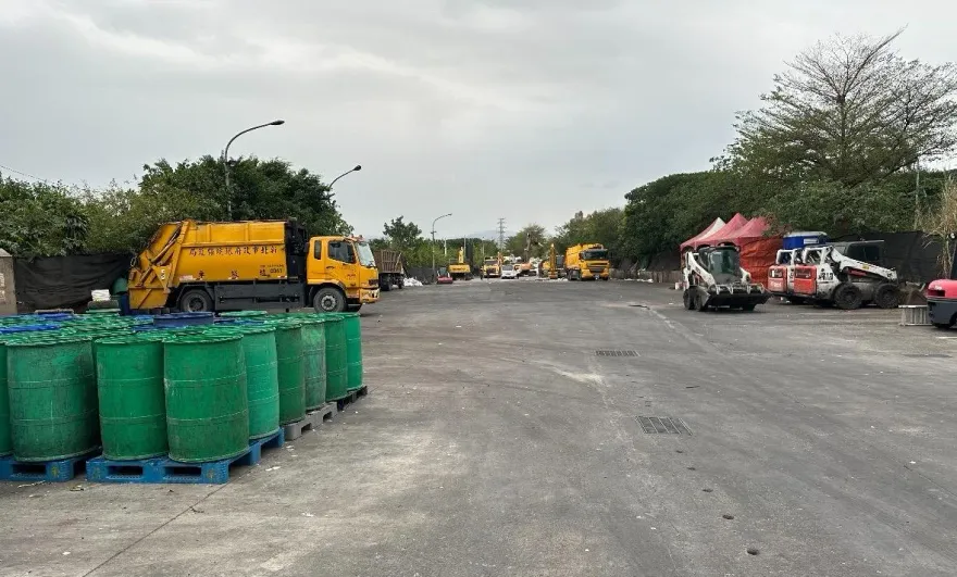 新莊清潔隊員處理堆肥！駕駛突然開車害他跌落、顱內出血昏迷送醫