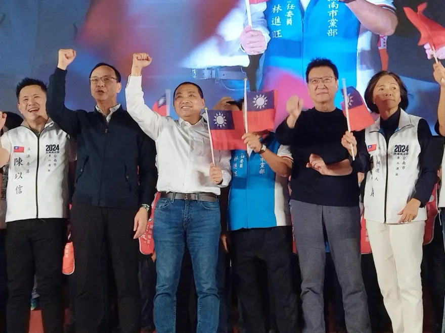 柯文哲網路支持度崩盤！最新民調出爐　侯康配衝出驚人差距